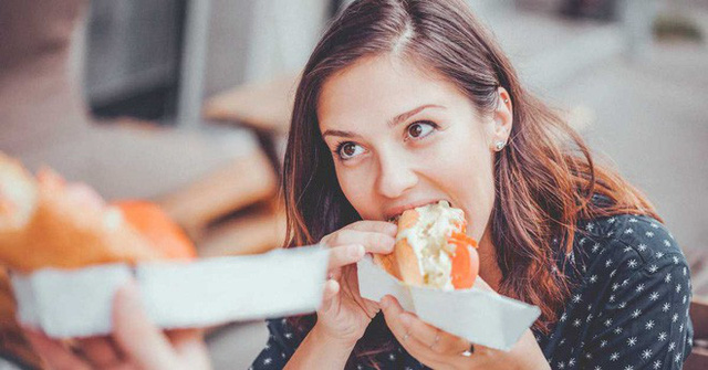 Học ngay 8 cách ăn uống nếu bạn không muốn mặt của bạn già đi nhanh