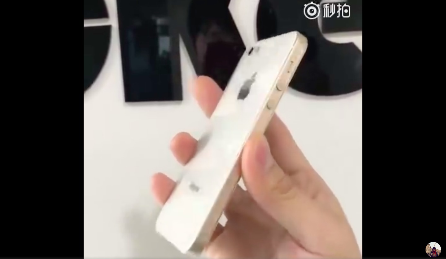 iPhone SE 2 rò rỉ hình ảnh thực tế với jack cắm tai nghe 3.5mm