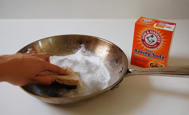 5 cách làm sạch vết bẩn ở xoong, nồi từ những nguyên liệu rẻ tiền sẵn có trong bếp