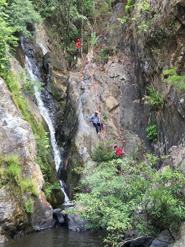 72 giờ nỗ lực đưa thi thể nam phượt thủ ra khỏi tầng thác ở cung đường đẹp nhất Việt Nam