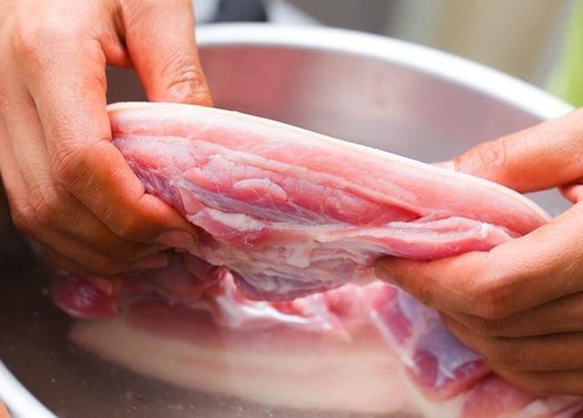 Bị ung thư vì ăn thịt nướng mỗi ngày, chuyên gia cảnh báo 4 cách chế biến thịt cần tránh