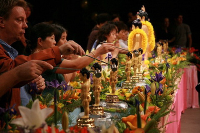 Tháng Phật đản: Dự lễ tắm Phật nên làm những điều này để may mắn, bình an