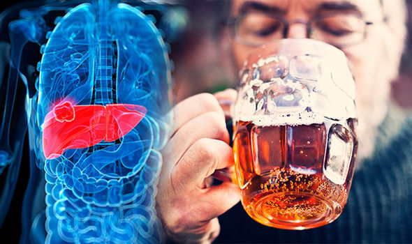 Các dấu hiệu cảnh báo gan tổn thương do uống rượu quá mức, tuyệt đối không được xem thường