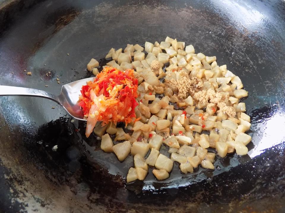 Cách làm món tóp mỡ chua ngọt ăn với cơm trắng ngon siêu ngon