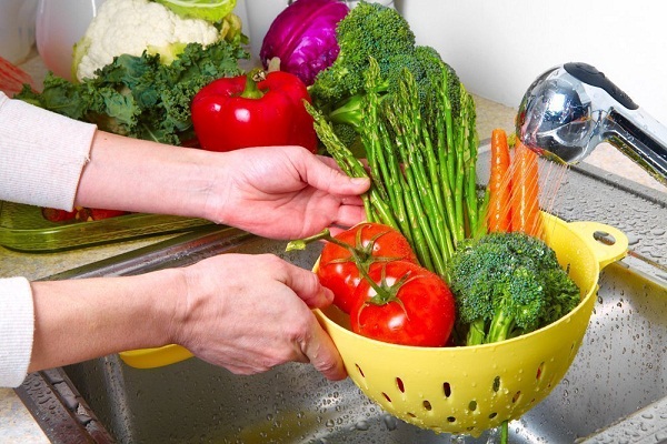 Sai lầm khi rửa rau khiến rau mất chất, thậm chí gây thiếu hụt dinh dưỡng ở trẻ