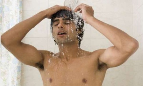 Tắm quá lâu không giúp bạn sạch hơn mà còn làm tăng nguy cơ bị ngứa, phát ban