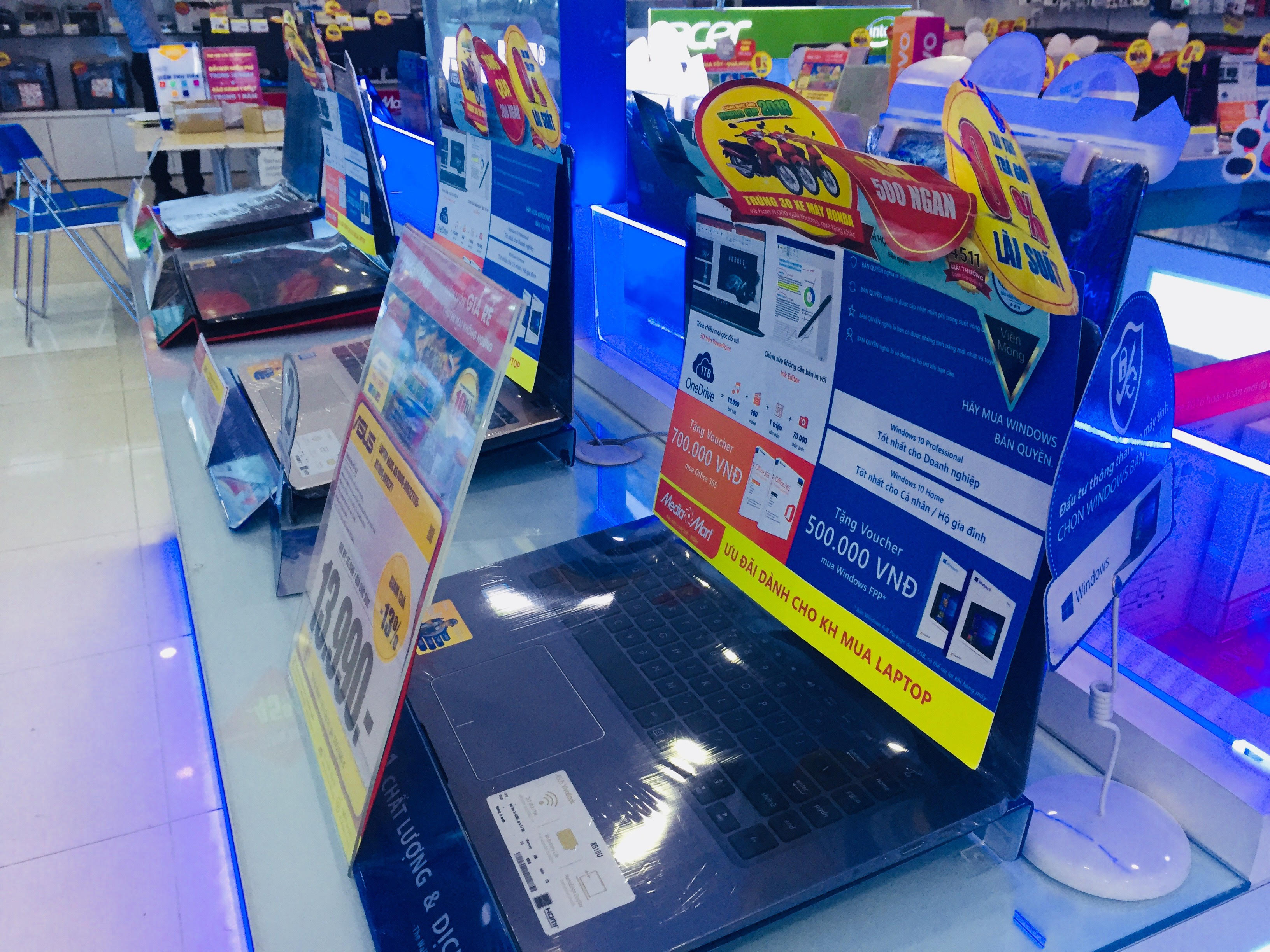 Thị trường laptop ‘ảm đạm’, các siêu thị điện máy thi nhau tung ‘chiêu’ để kích cầu