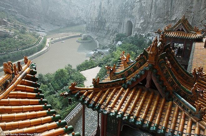 Bí ẩn bậc nhất thế giới về Huyền Không tự - ngôi chùa dính chặt vào vách núi