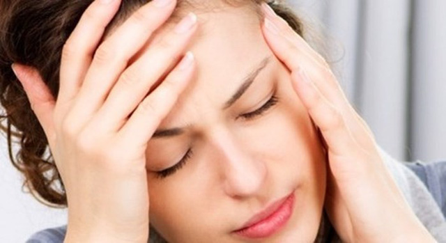  Ra quá nhiều mồ hôi trong mùa hè có thể giảm áp lực nội sọ và gây đau đầu. 