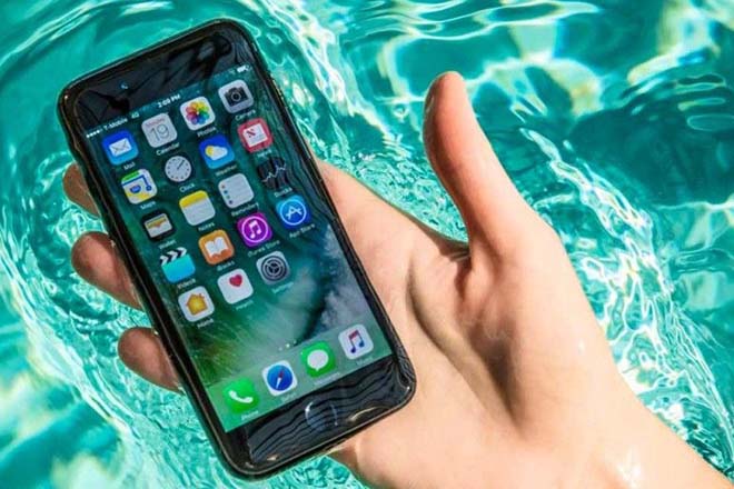 Sốc: iPhone vẫn sống sót sau 48 giờ dưới lòng đại dương