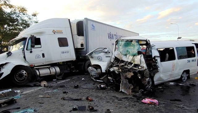 Thông tin sốc về chiếc xe khách gặp tai nạn thảm khốc khiến 13 người chết ở Quảng Nam