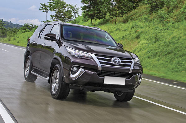 Toyota triệu hồi 2 mẫu xe ăn khách trên thị trường để kiểm tra lỗi