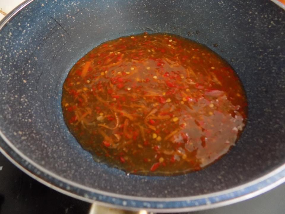 Cách làm gà xốt tương ớt chua ngọt lạ miệng, thơm ngon