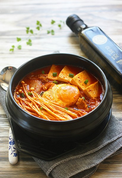 Cách làm món canh kim chi thịt heo chuẩn vị Hàn Quốc