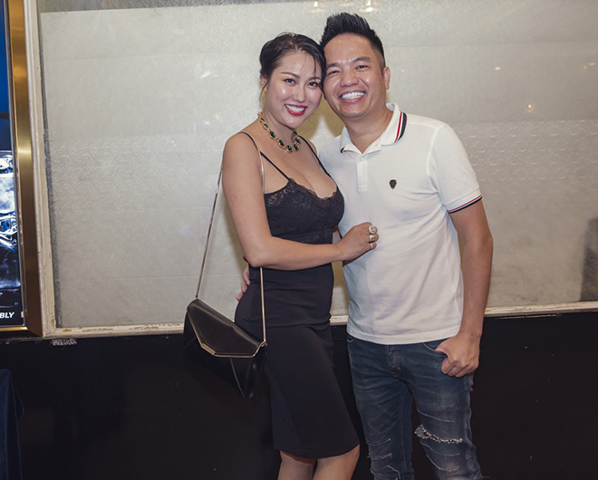 Dự sinh nhật bạn thân, Phi Thanh Vân khiến khách mời choáng khi diện váy hở bạo