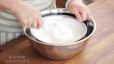 Học ngay cách làm bánh crepe nghìn lớp phiên bản Matcha ngon tuyệt
