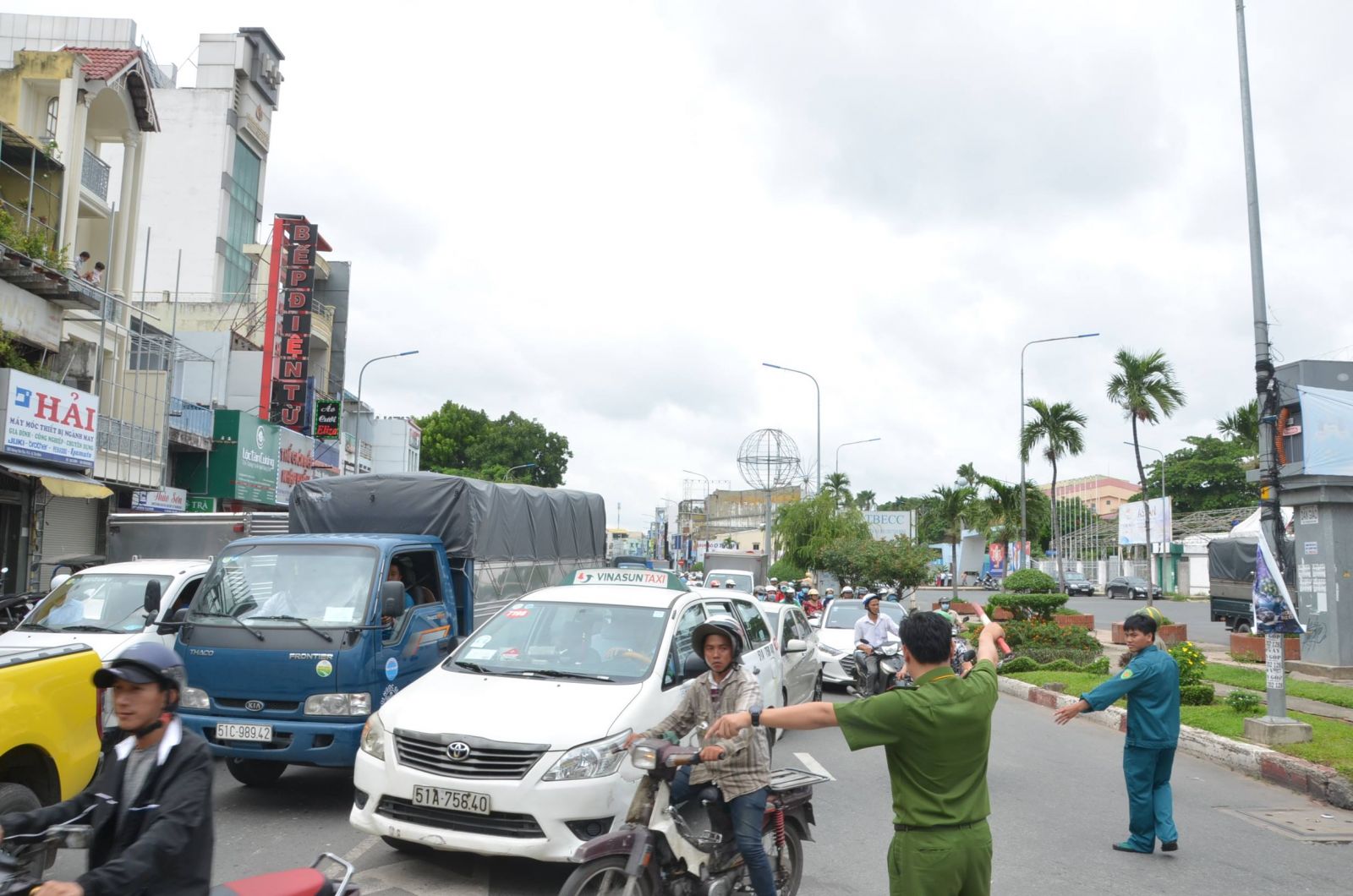 Hôm nay (1/8), TP Hồ Chí Minh chính thức tăng phí đỗ xe ôtô dưới lòng đường