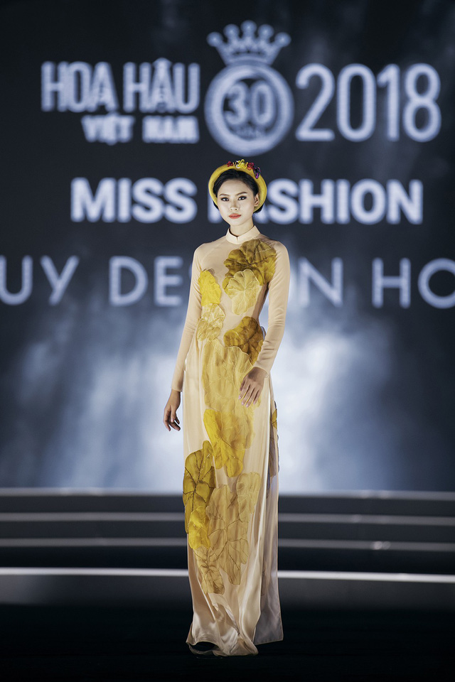 Khán giả 2 lần bỏ về ở đêm diễn thời trang Hoa hậu Việt Nam
