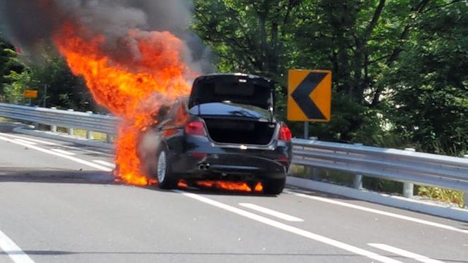 Liên tiếp cháy xe: Lãnh đạo BMW cúi đầu xin lỗi, triệu hồi 106.000 xe động cơ diesel