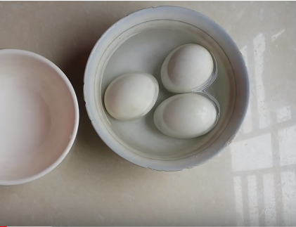 Trứng vịt lộn hầm ngải cứu – Món ăn giúp cải thiện chiều cao