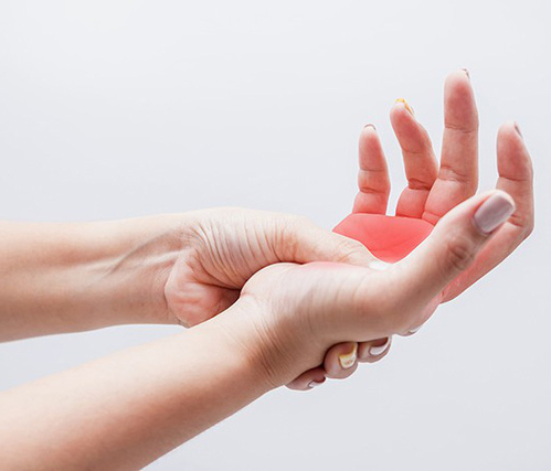 Bàn tay tê buốt - dấu hiệu cảnh báo hàng loạt vấn đề về sức khỏe