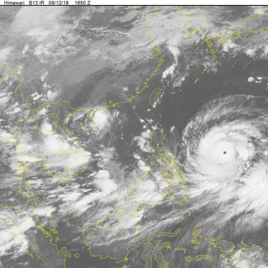 Bão số 5 gần bờ, siêu bão Mangkhut tiến vào Đông Bắc Biển Đông
