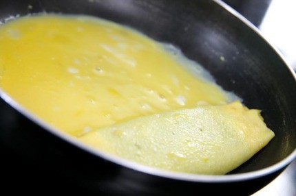 Cách làm món trứng cuộn ngon đẹp như nhà hàng, không phải mẹ nào cũng biết