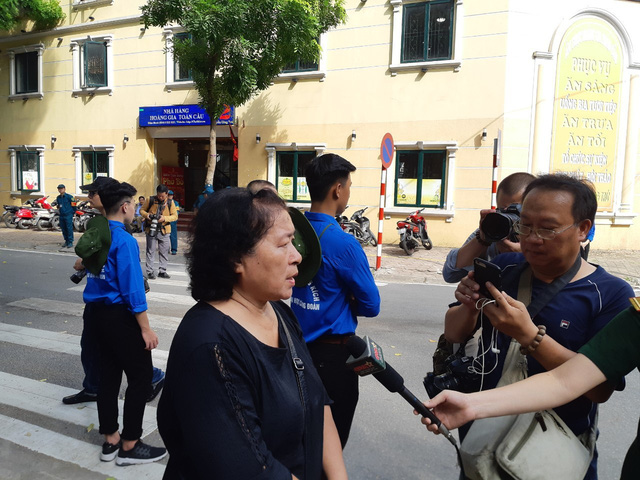Cảm động cảnh người dân vượt hàng trăm cây số chờ viếng Chủ tịch nước Trần Đại Quang