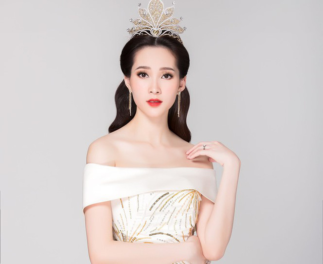 Được khen lễ phép, ngây thơ nhưng Hoa hậu Trần Tiểu Vy mất điểm vì những chi tiết này