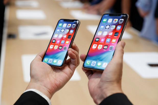 Giá iPhone XS Max tại Việt Nam bất ngờ 'lao dốc không phanh'