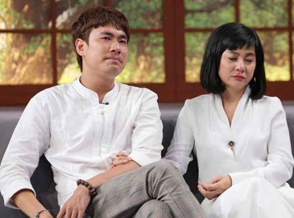  Cát Phượng và Kiều Minh Tuấn bên nhau trong một talkshow hồi đầu năm. 