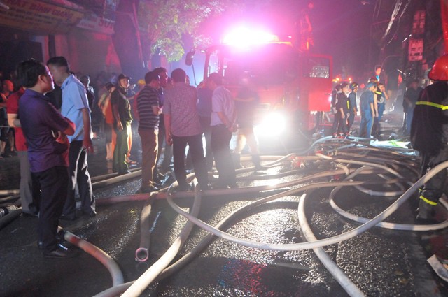 Thống kê thiệt hại, xác định nguyên nhân vụ cháy kinh hoàng gần Bệnh viện Nhi Trung ương