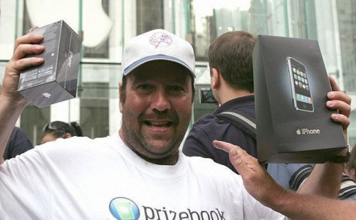 Greg Packer người sở hữu chiếc iPhone đầu tiên trong lịch sử - Ảnh: AFP
