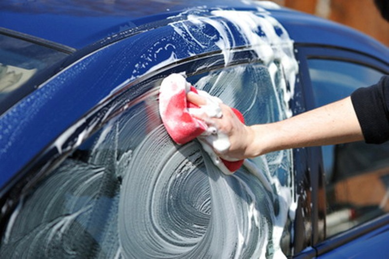 Tự rửa ô tô tại nhà nếu mắc những sai lầm này sẽ khiến xe nhanh tã