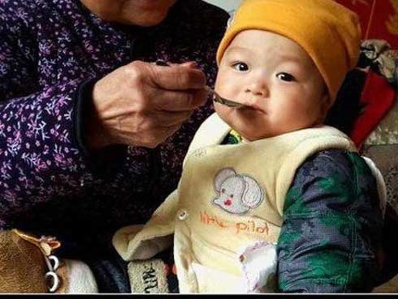 Bé gái 4 tuổi bị ung thư dạ dày vì món ăn quen thuộc trong bữa cơm người Việt