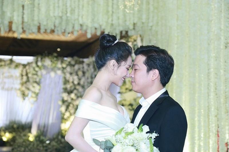  Hình ảnh Trường Giang - Nhã Phương hạnh phúc trong hôn lễ. 