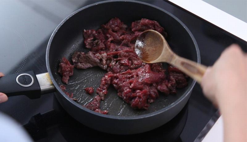 Bí quyết xào thịt bò mềm ngon như nhà hàng khiến cả nhà thích mê