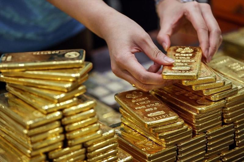 Giá vàng hôm nay 31/10: Vàng tiếp tục giảm mạnh do đồng USD tăng vọt