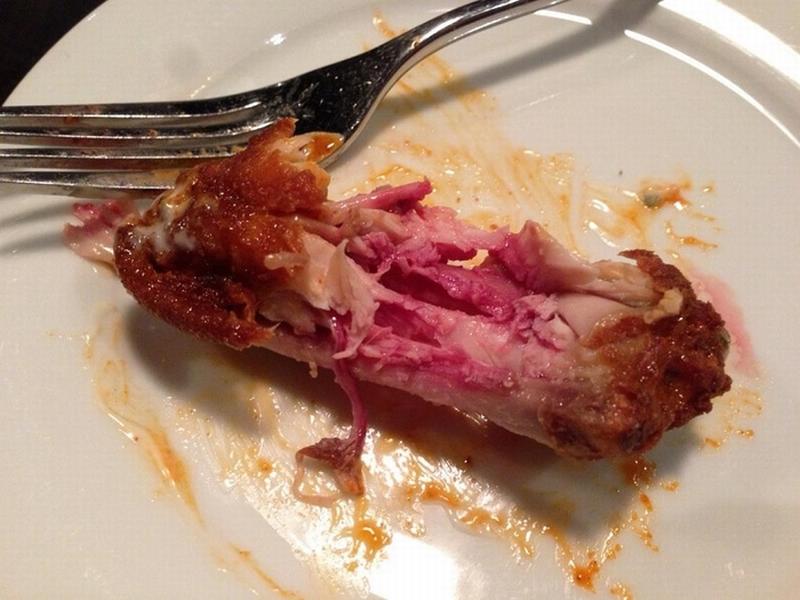 Hậu quả không lường khi ăn thịt gà chưa nấu chín