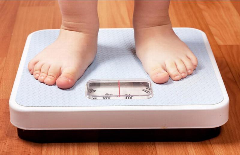Mẹ có biết: chậm tăng cân có họ hàng với suy dinh dưỡng ở trẻ!