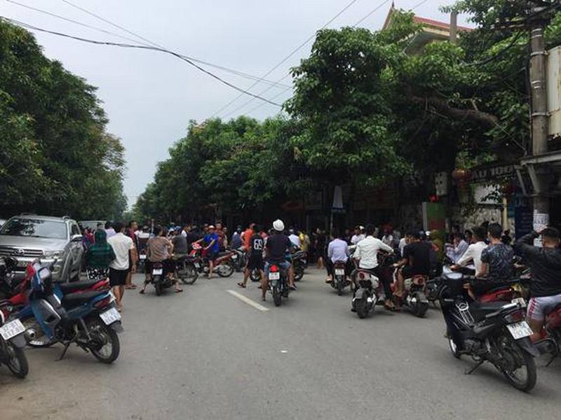 Nghệ An: Hàng chục cảnh sát đang vây bắt nghi phạm dùng súng, lựu đạn cố thủ trong nhà