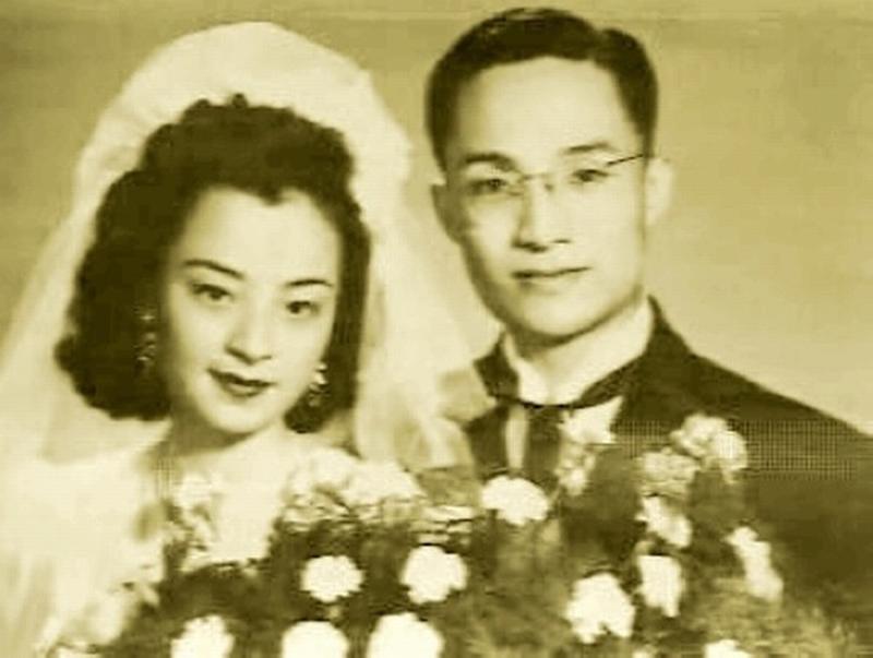  Nhà văn Kim Dung và người vợ đầu. 