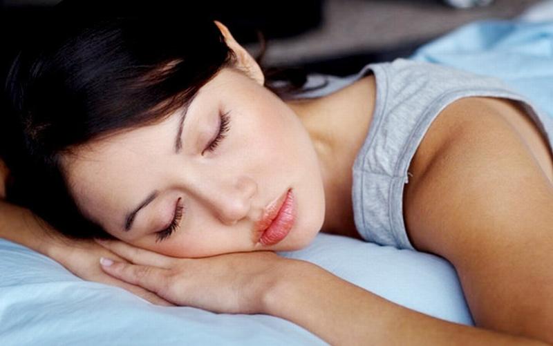 Trước khi đi ngủ mà thực hiện 4 thói quen này thì dễ có ngày gặp họa