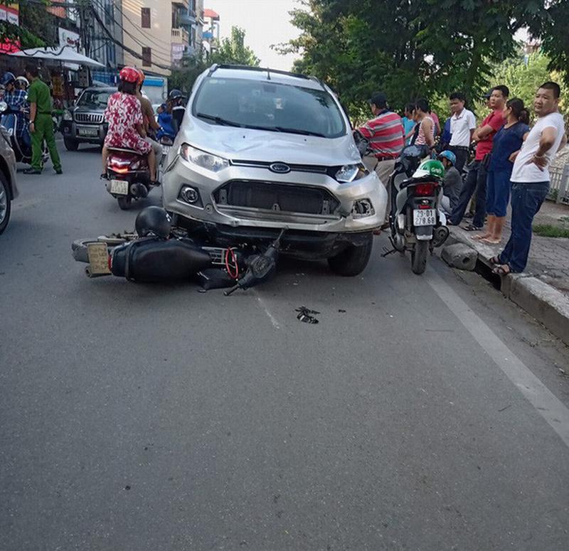 Vụ tai nạn liên hoàn ở Hà Nội khiến mạng xã hội sôi sục cuối giờ chiều chủ nhật