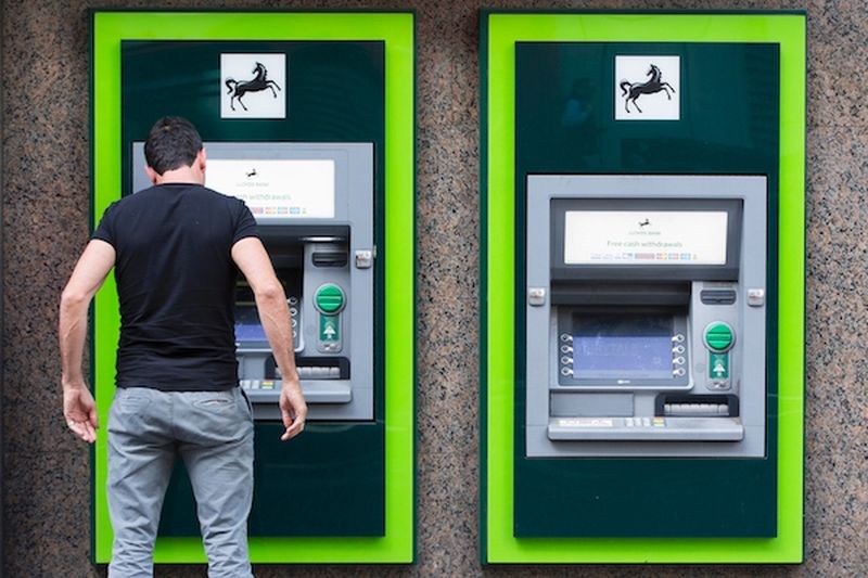Ngân hàng phải cảnh báo thủ đoạn trộm tiền ngay tại nơi đặt ATM  :: Một thế giới - Thông tin trong tầm tay