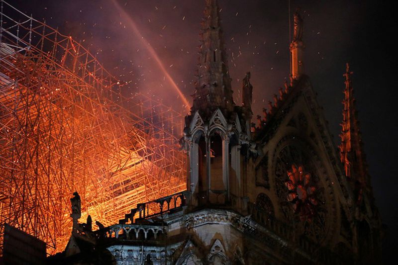 Vụ cháy tại Nhà thờ Đức Bà ngày 15/4 đã phá hủy mái vòm của công trình kiến trúc nổi tiếng. Ảnh: Reuters.