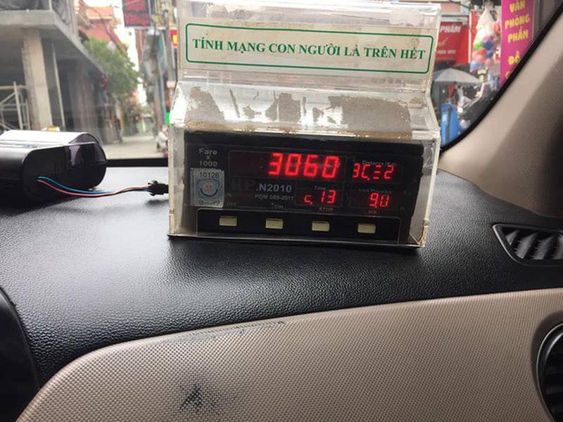 duoi-viec-tai-xe-taxi-sau-vu-chat-chem-khach-tay-3-trieu-cho-quang-duong-17km