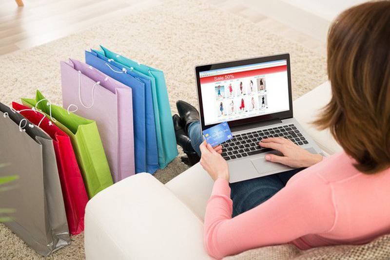 Việc mua sắm online có thể tốn kém hơn bạn nghĩ. Những mẹo dưới đây sẽ giúp chị em bớt sa đà vào việc mua sắm trực tuyến khi đang phải làm việc tại nhà.