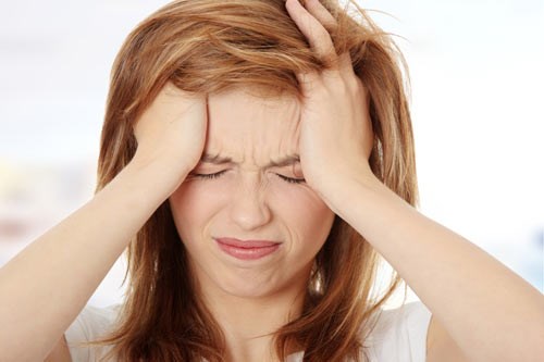 Những nguy cơ tiềm ẩn đằng sau triệu chứng rụng tóc