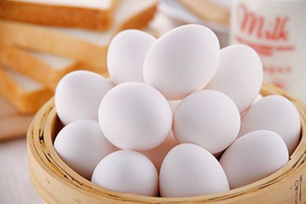 Cách phân biệt trứng gà bị tẩy trắng, tránh mua phải trứng độc